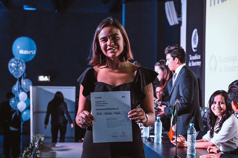 Alumnos participan en la ONU