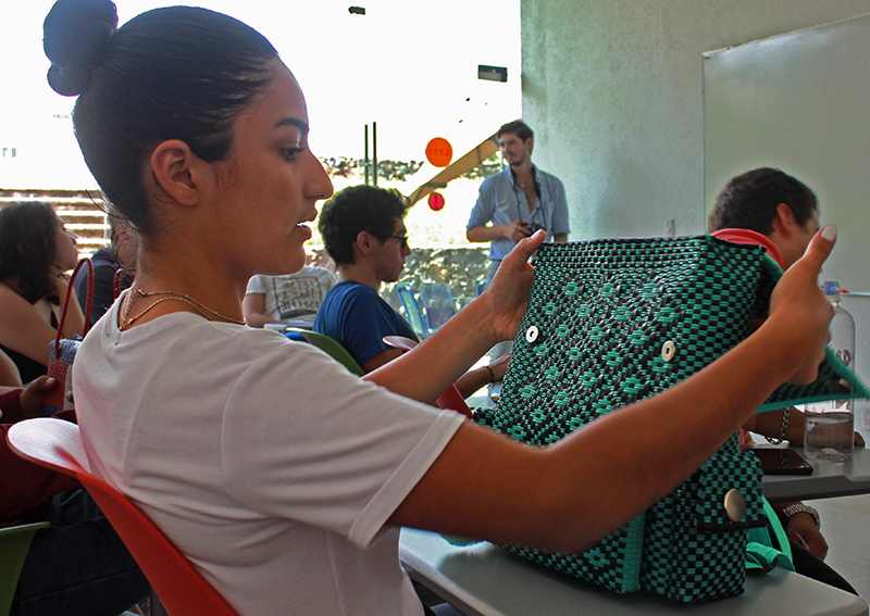 Alumnos apoyan a mujeres emprendedoras de Jojutla