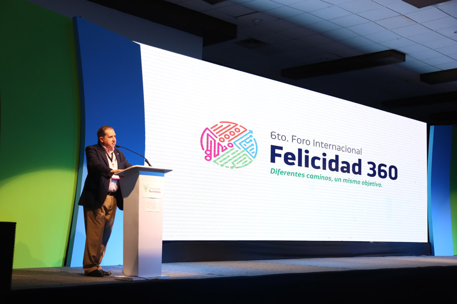 Salvador Alva en la inauguración del Foro de la Felicidad 360.