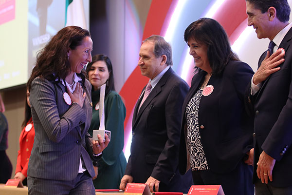 Vanessa Martínez Premio Mujer Tec