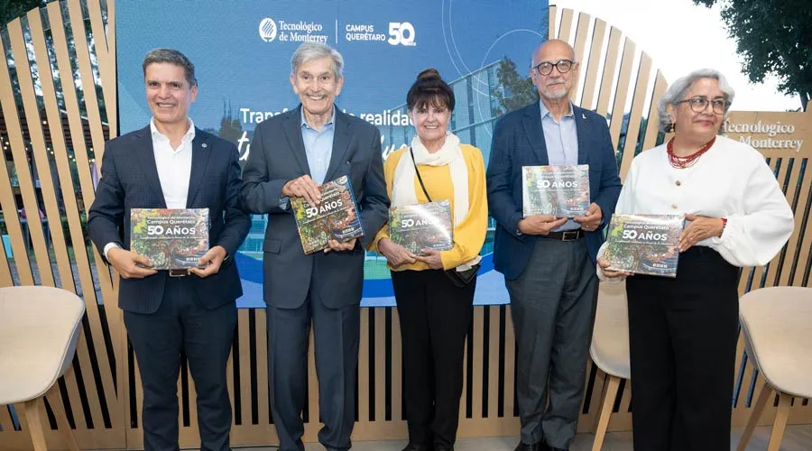 El Tec en Querétaro presentó el libro del 50 aniversario donde se rescatan y comparten los momentos más significativos de las primeras cinco décadas del campus. 