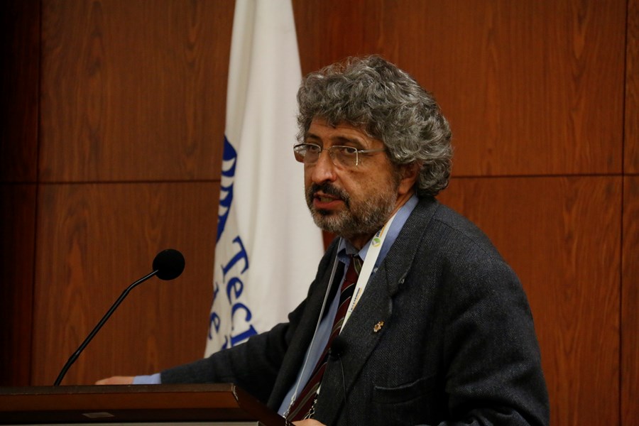 Líder Académico Alfredo Martínez