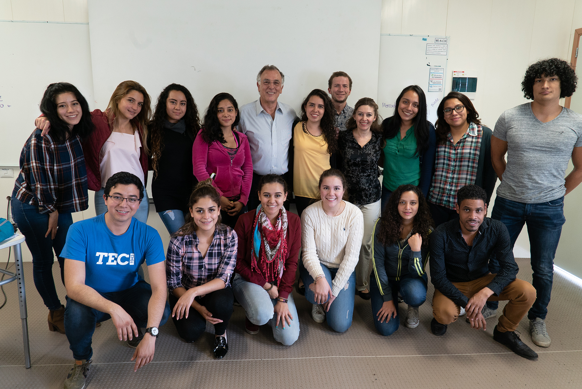 Raúl Picard con sus alumnos