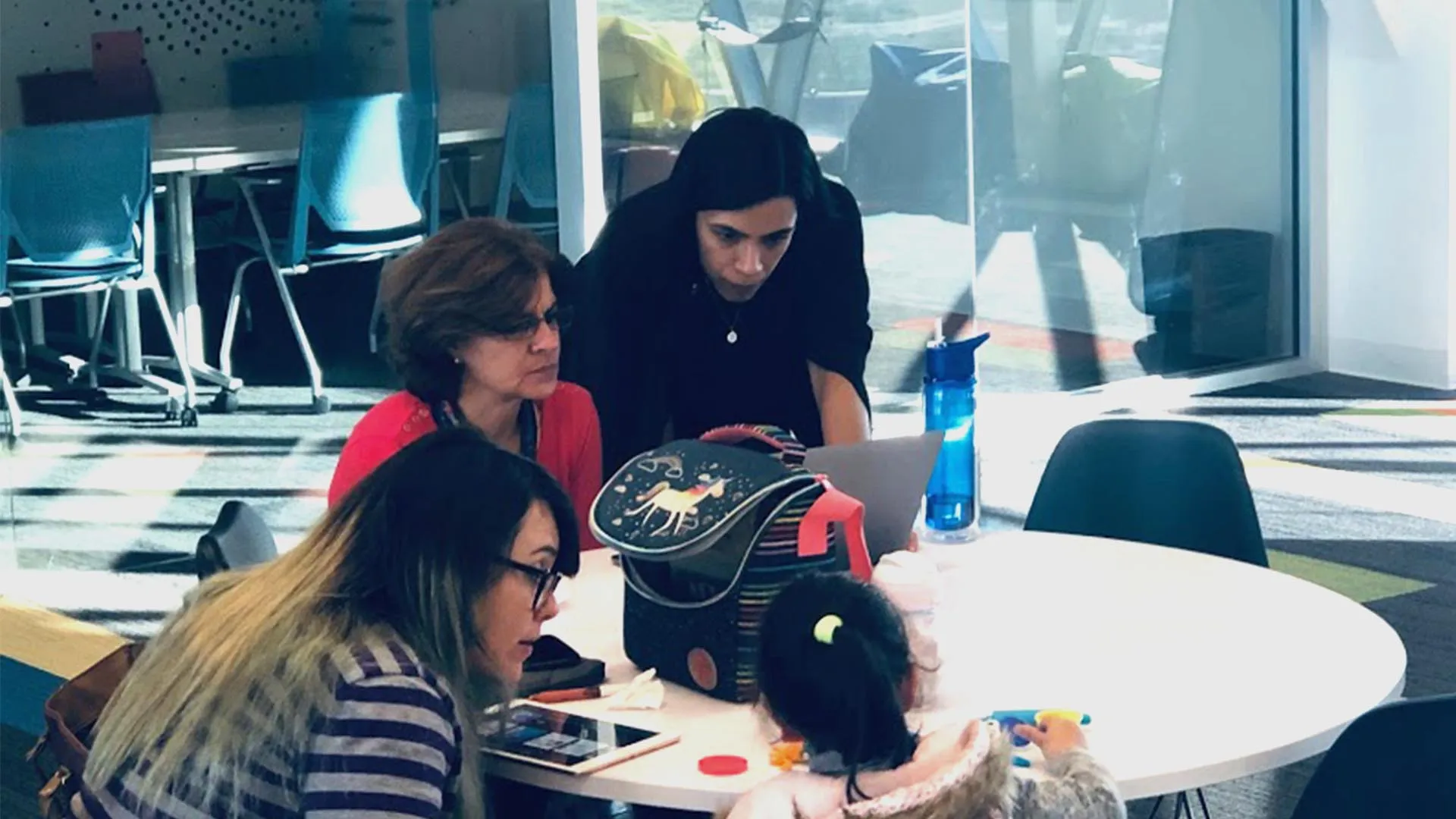Capacitación a maestros de la metodología de emprendimiento Rocket 2030