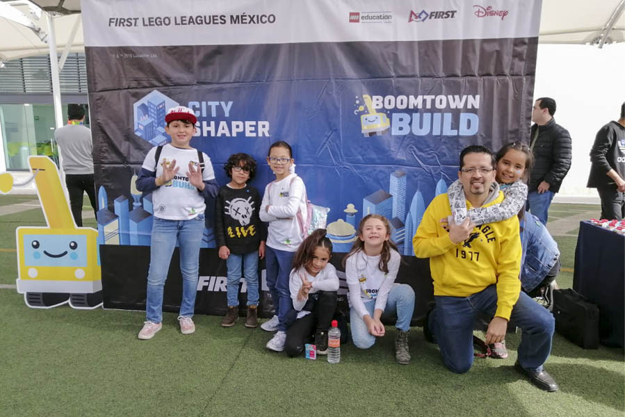 Dr. Salvador González, líder del equipo SUPER Lego Morelia