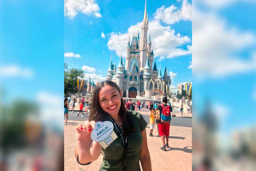 Amalia Armendáriz realizó un verano en Disney.