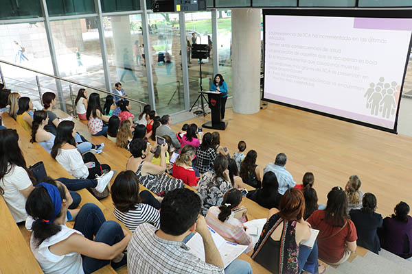 En la Biblioteca del Campus Monterrey se habló de los TCA