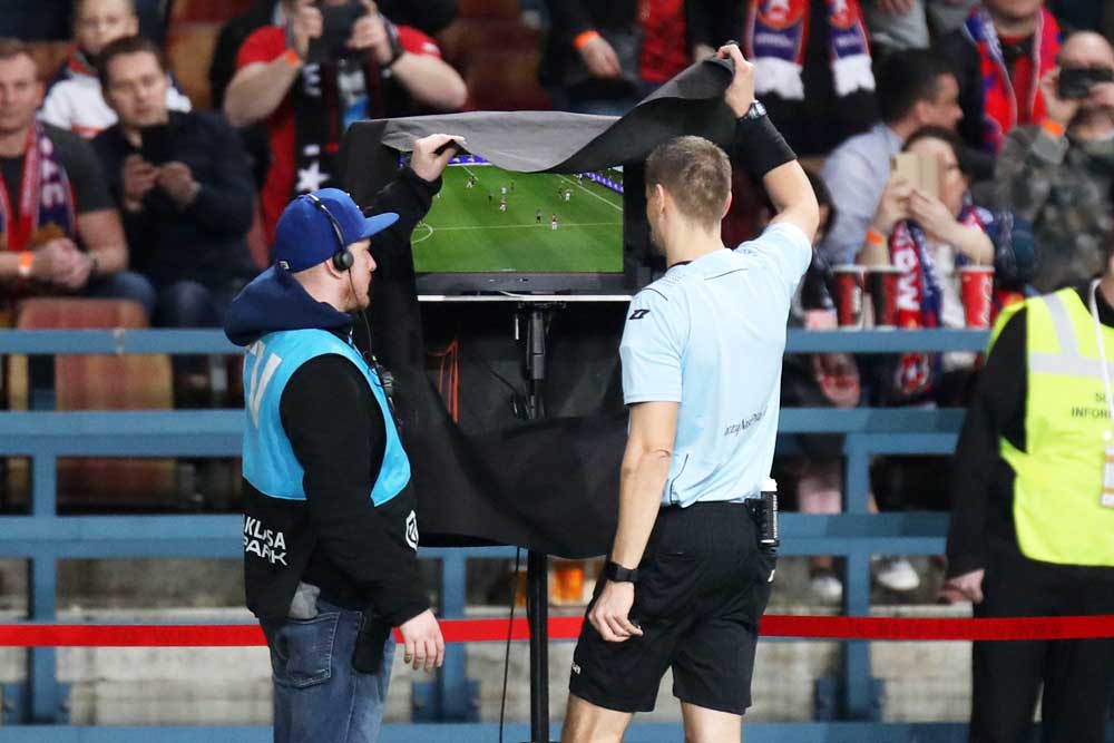 VAR revisión de video en futbol