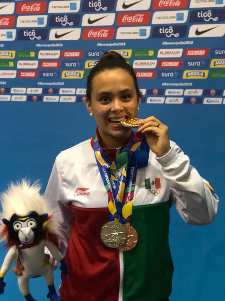 Sabrina ganó oro en mixtos, plata en dobles y bronce en singles.