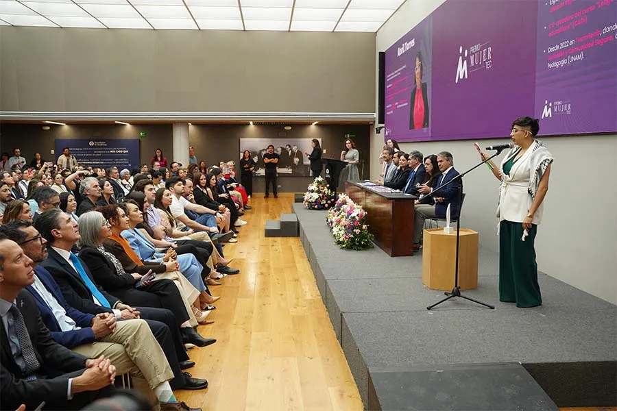 Impulsa igualdad con perspectiva de g&eacute;nero y recibe Premio Mujer Tec