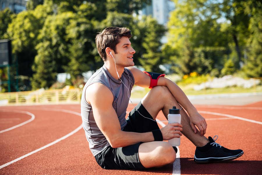 Dale descanso a tu cuerpo e hidrátate durante el ejercicio.