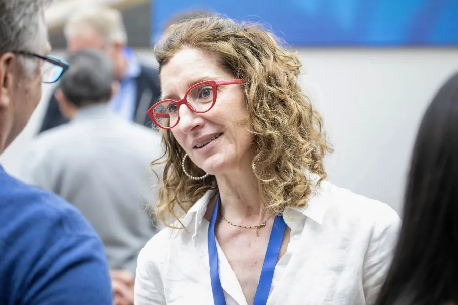 La profesora Agustina Giraudy en reunión de FE del Tec