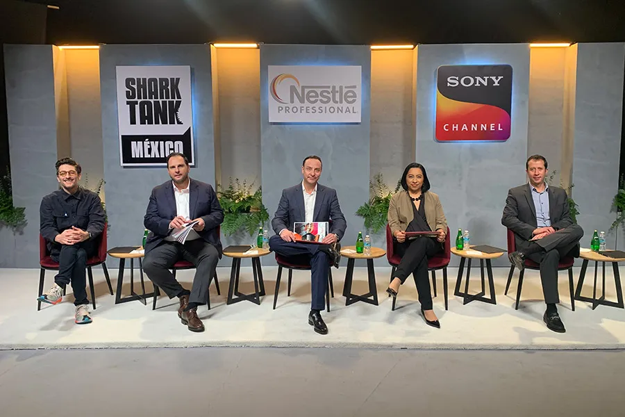 Olivia Calderon y jueces de Shark Tank México "Nestlé Professional Emprendedor"