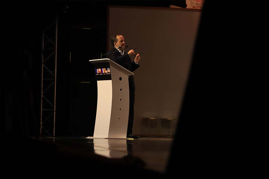 Alejandro Poiré durante su conversación con Harari