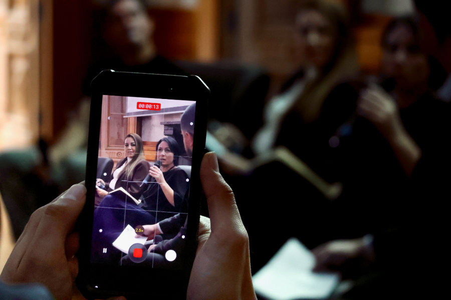 Imagen donde se ve a Alessandra Cireddu, directora Nacional del Programa de Arquitectura del Tec de Monterrey, y a Alondra Martínez, directora del Instituto de Planeación Integral del Municipio de Chihuahua