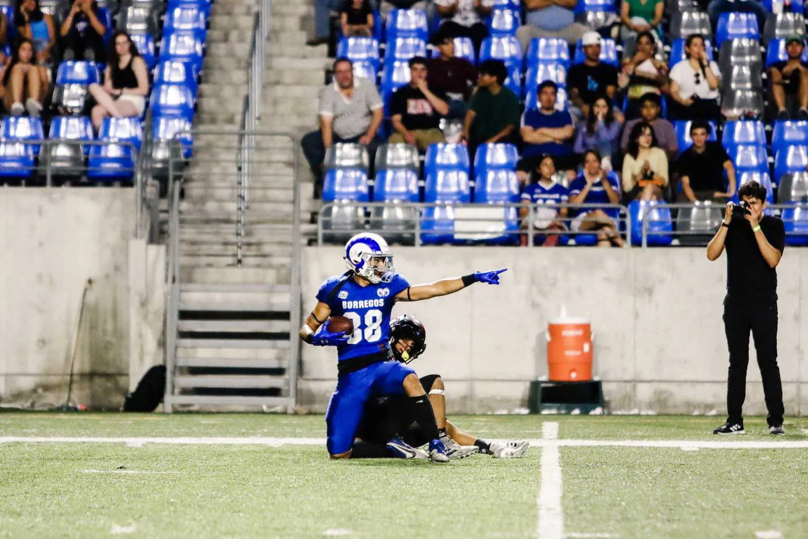 Alejandro Hinojosa como receptor en Borregos Monterrey de PrepaTec. 