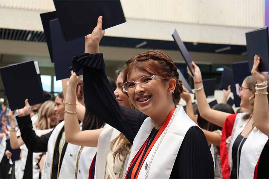 Renata Zaragosa Paredes en Ceremonia de graduación