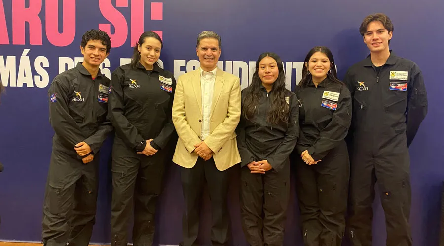 Estudiantes del Tec de Monterrey campus Quer&eacute;taro acuden a programa espacial de la NASA
