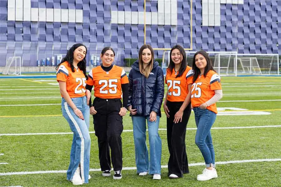 Alumnas Tec colaboran para los Broncos de Denver