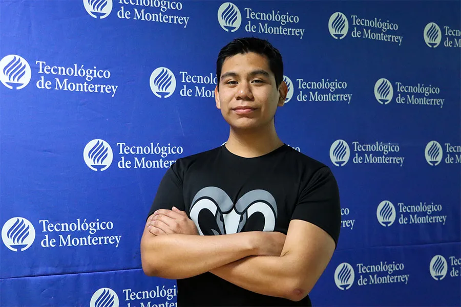 Oscar Hernández gano la beca Líderes del Mañana con su proyecto Miston