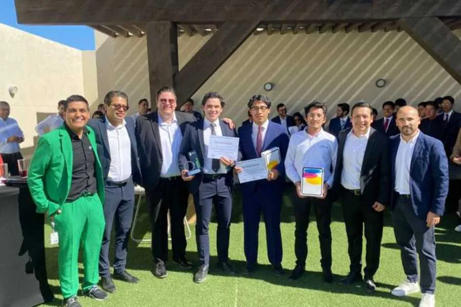 Gustavo y Jonathan en la premiación