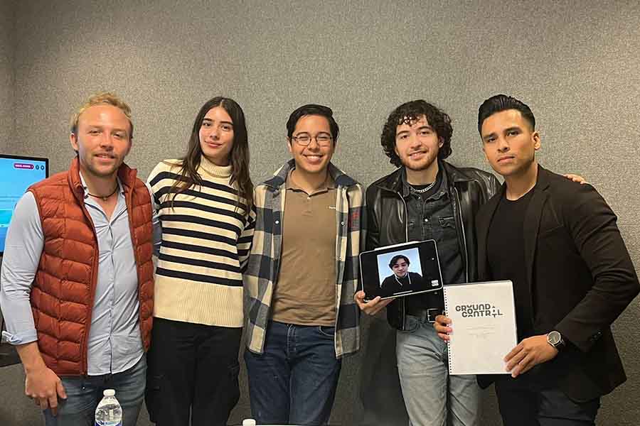 Equipo de estudiantes del campus Monterrey del cortometraje "Ground Control" con 