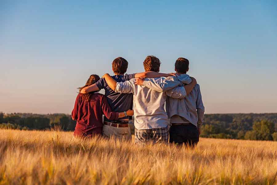 amistad entre jóvenes