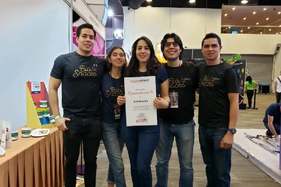 Andrea Montuy, EXATEC con sordera profunda es empresaria en la industria alimenticia