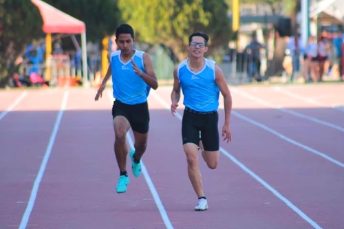 Andres Hots, alumno de PrepaTec, durante una competencia de atletismo.