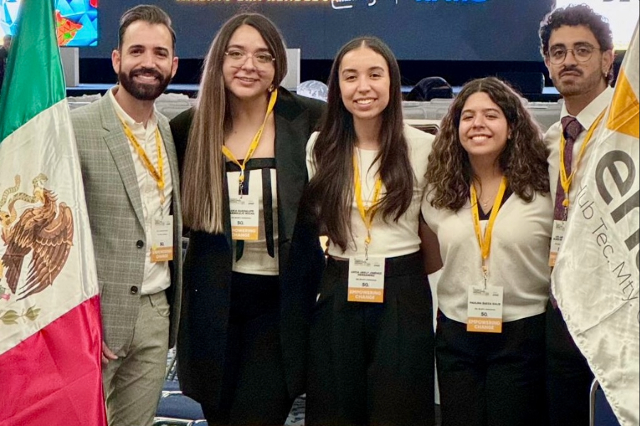 Arely Jiménez en Enactus con el equipo AureoBos, ahora MastiREB.