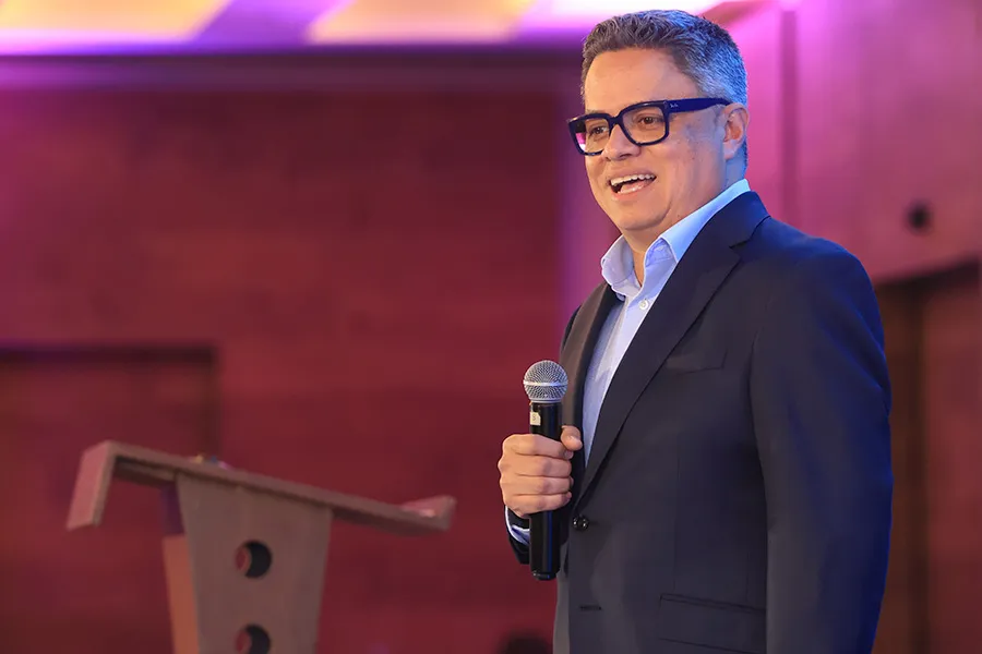 Ariel Moutsatsos es egresado de la Licenciatura en Ciencias de la Comunicación por el Tec campus Ciudad de México.