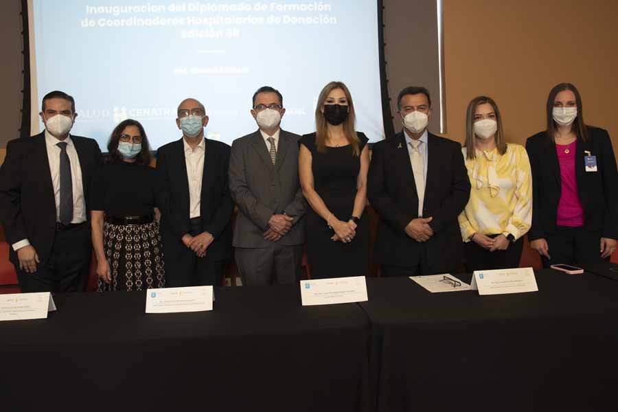 Autoridades durante la inauguración del diplomado en donación y trasplante de órganos.