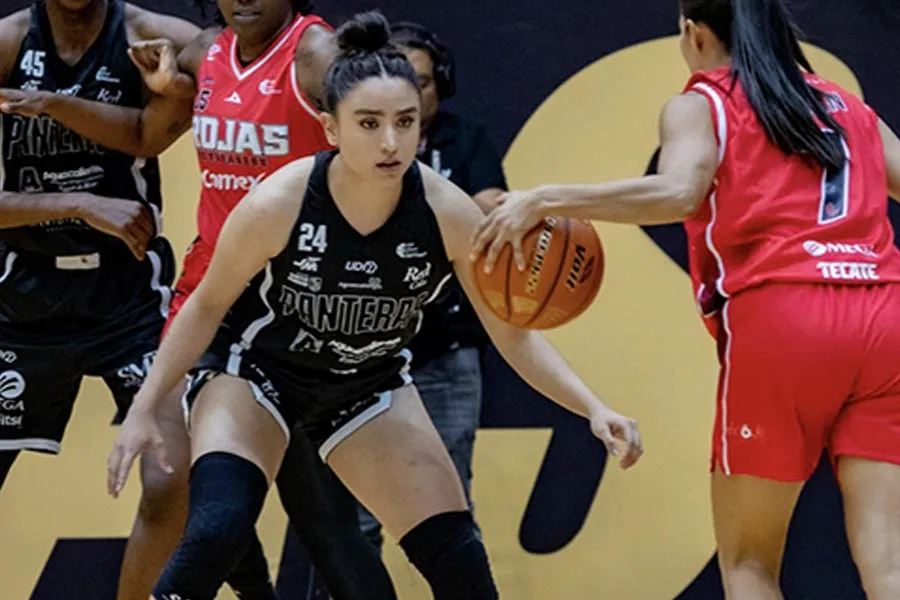 Geraldine participando en la liga