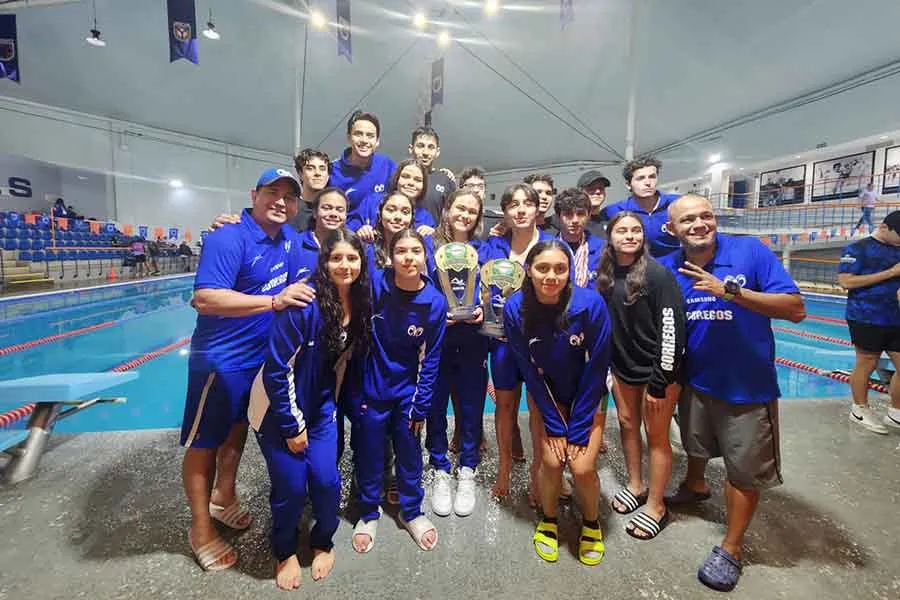 Equipo de Borregos Monterrey de PrepaTec de natación que ganó el nacional de CONADEIP 2023. 