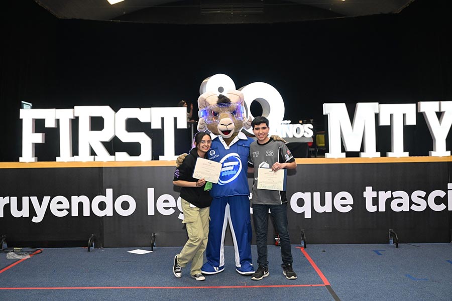 Bruno Arriola, recibió el Dean's List Award durante el regional de FIRST 2023, celebrado en Monterrey.