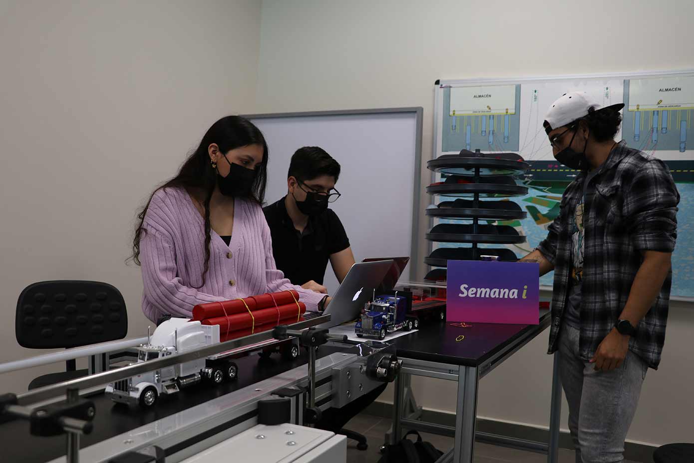 Alumnos del Tec Guadalajara crearon una simulación de cadena de suministro en la Semana de Innovación.