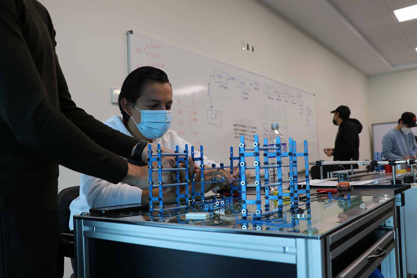 Alumnos del Tec Guadalajara crearon una simulación de cadena de suministro en la Semana de Innovación.