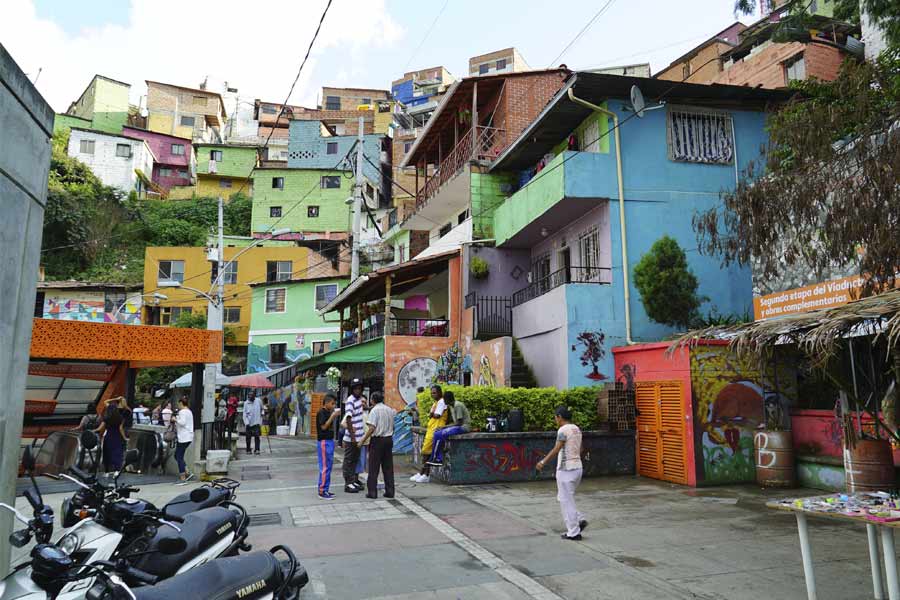 calles de medellin colombia