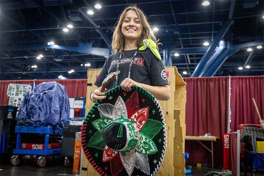 camila una mariachi en el mundial de robótica