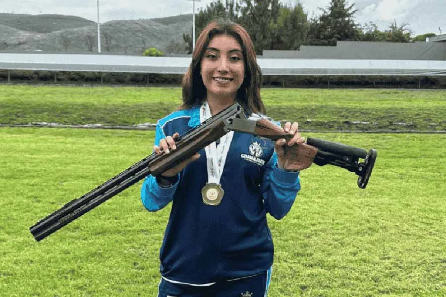 Athziry Enríquez representando a Guanajuato en tiro deportivo