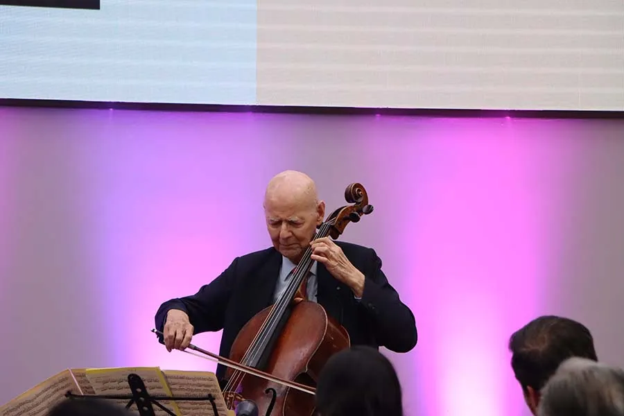 Carlos Prieto, violonchelista mexicano, en Sala Mayor de Rectoría del Tec. 