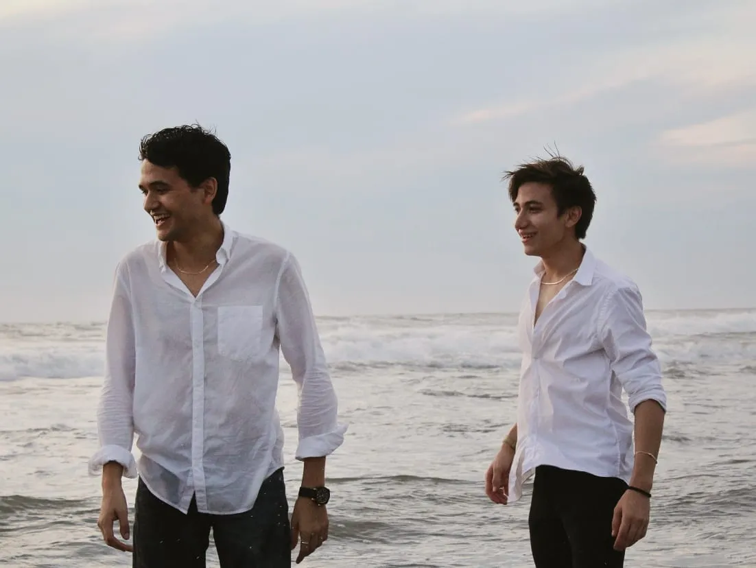 Carlos Angulo e Yitzhac Bernal en fotos promocionales de Franz Cady.