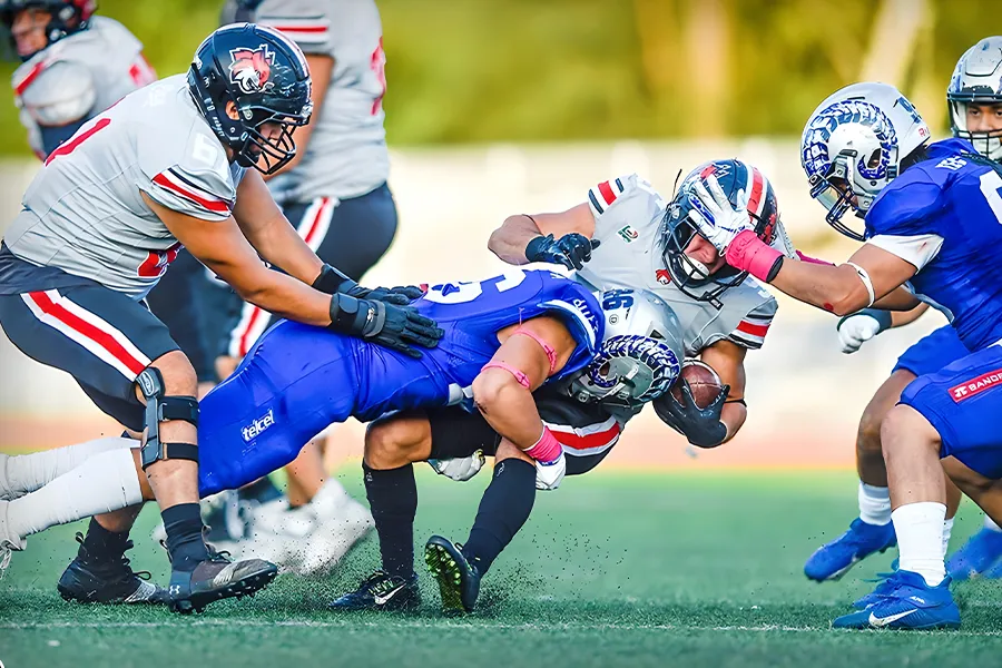Alfonso Cruz durante match de americano