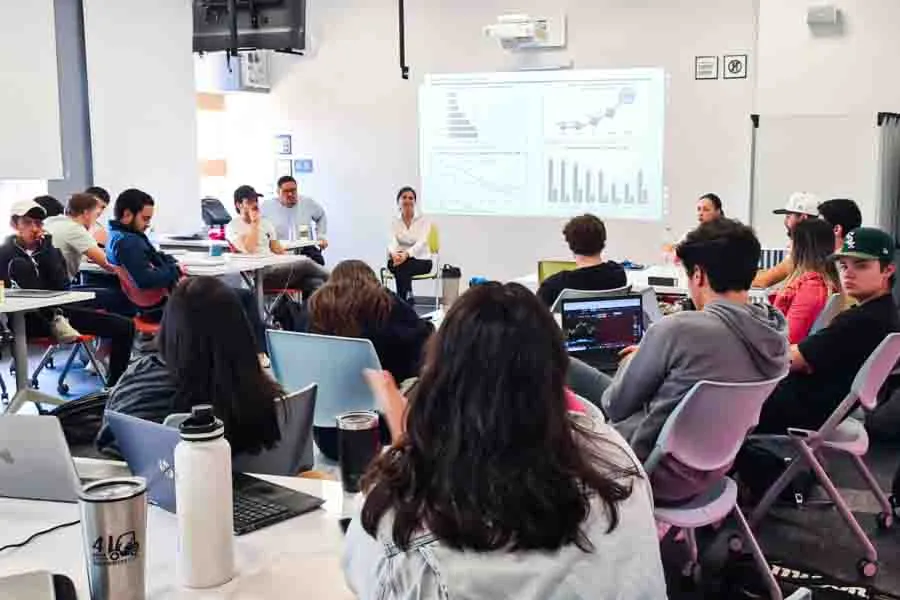 CEOs dan clases a estudiantes del Tec en CDMX