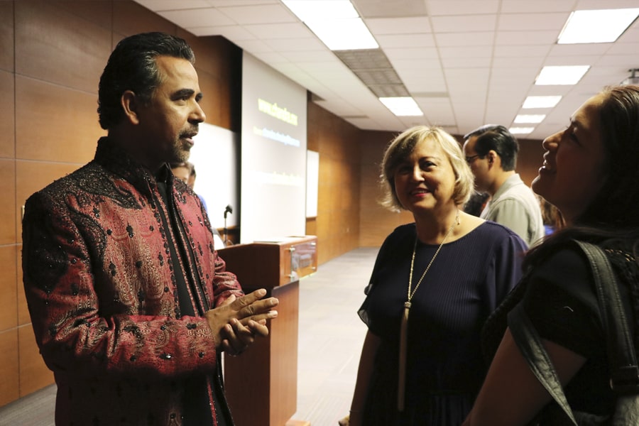 Chandra Choubey en la conferencia magistral para padres