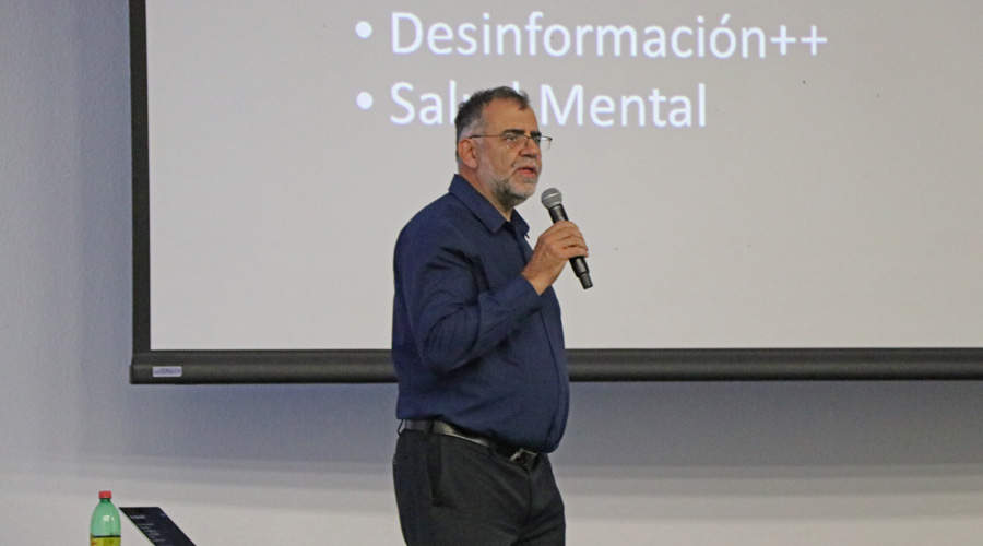 El doctor Ricardo Baeza-Yates, investigador y profesor en el KTH de Suecia, la Universitat Pompeu Fabra en Barcelona y la Universidad de Chile, impartió en el Tec campus Qro la conferencia “Inteligencia Artificial (Ir) Responsable: Riesgos y Recomendaciones”.