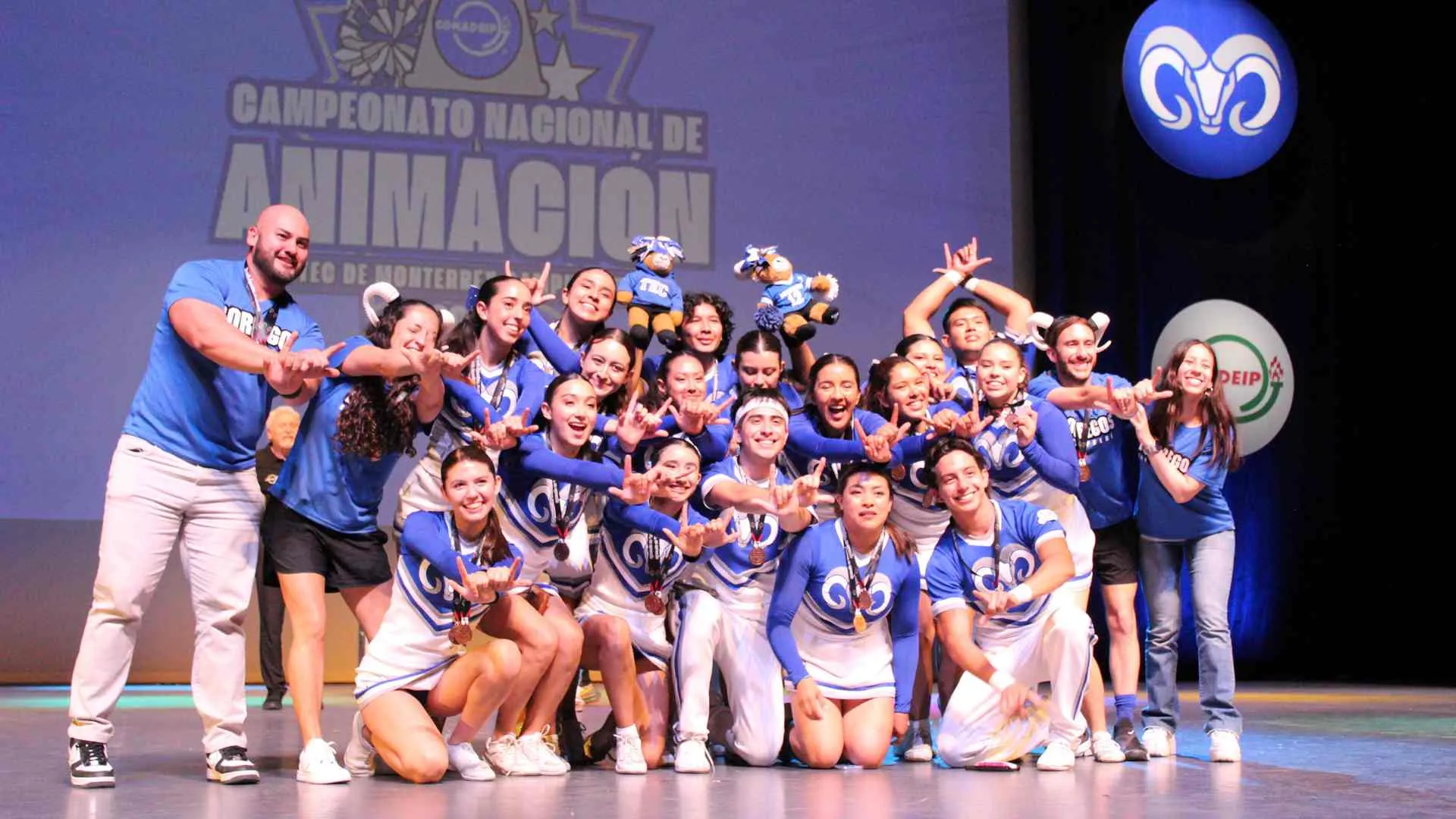 El equipo de Cheer del Tec campus Puebla se subió al podio en el Campeonato Nacional de Grupos de Animación