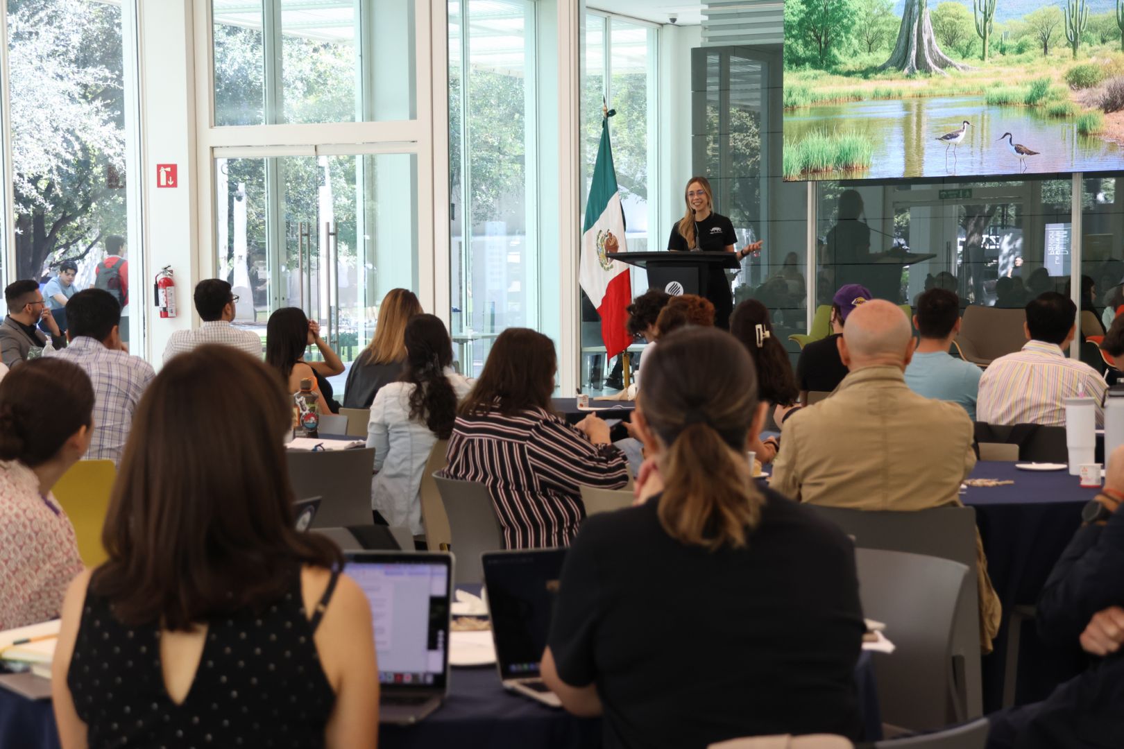 Público escuchando el panel