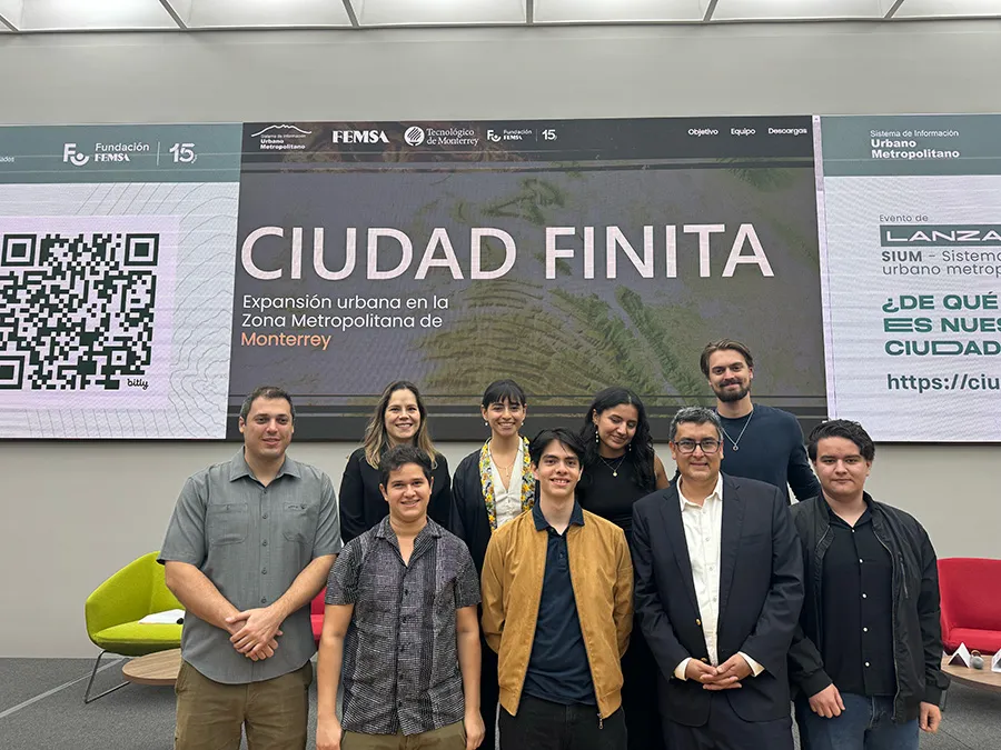 Andrea Martínez en la presentación del proyecto Ciudad Finita.  Foto: Cortesía Andrea Martínez