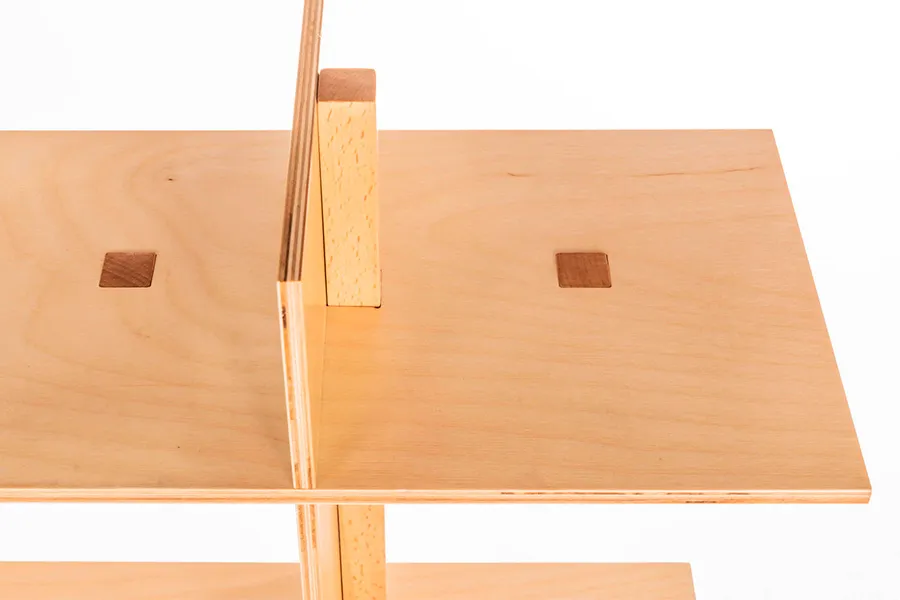 Detalle del librero Claro.